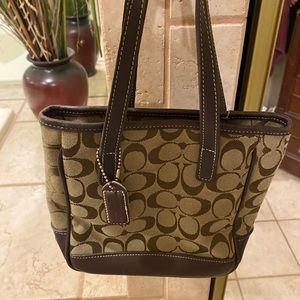 Small Coach Purse in great condition.